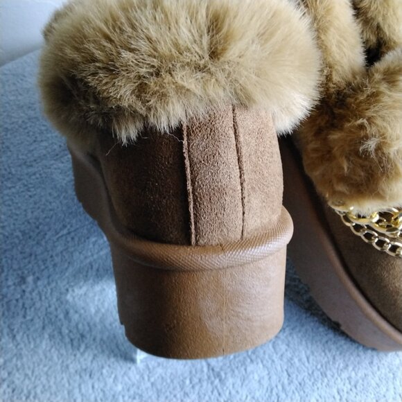 Carlkarida Slippers Faux Fur Slip-On Boots Fluffy W / Gold Chain Accents Size 10 - Picture 7 of 10